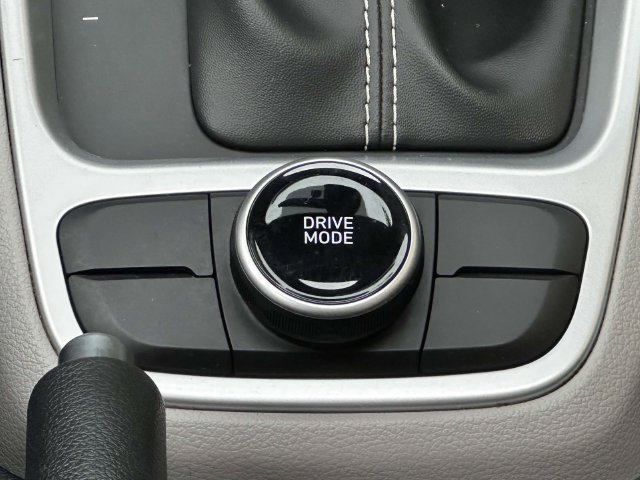 Used 2024 Hyundai Venue SEL FWD image 22