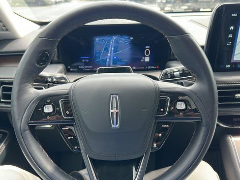 Used 2025 Lincoln Aviator Reserve AWD/4WD image 18