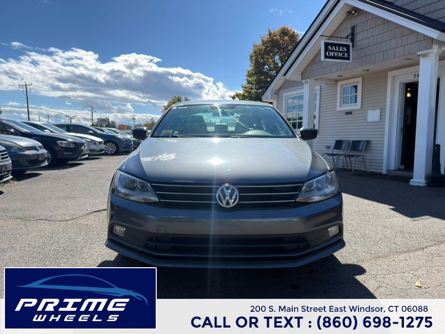 Used 2016 Volkswagen Jetta Sport FWD image 2