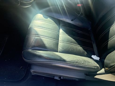 Used 2019 Chrysler 300 S RWD image 9