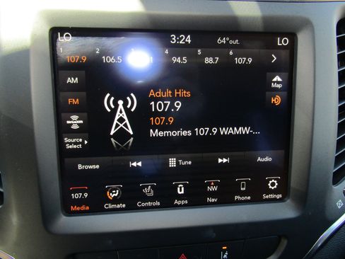 Used 2023 Jeep Cherokee Altitude Lux AWD/4WD image 24