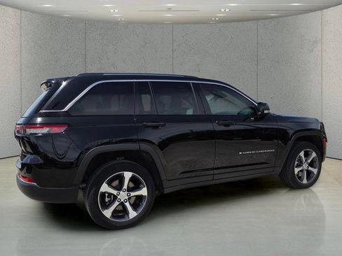 Used 2023 Jeep Grand Cherokee 4WD 4xe image 3