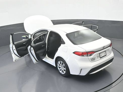 Used 2021 Toyota Corolla LE FWD image 56