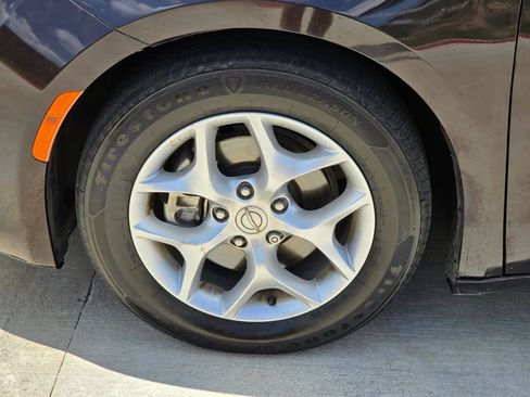 Used 2017 Chrysler Pacifica Touring-L Plus w/ Tire & Wheel Group FWD image 35
