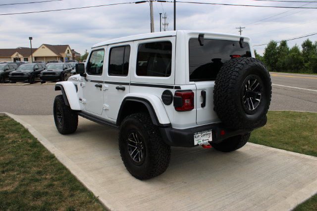 Used 2025 Jeep Wrangler Unlimited Rubicon AWD/4WD image 33