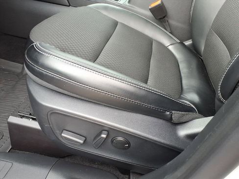 Used 2025 Ford Escape SE FWD image 9
