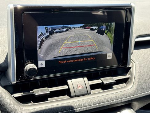 Used 2025 Toyota RAV4 XLE AWD/4WD image 23
