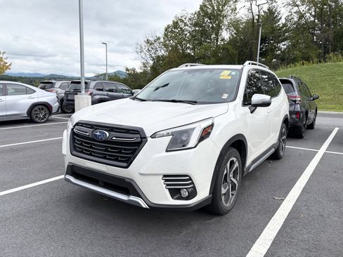 Used 2023 Subaru Forester Touring AWD/4WD image 3