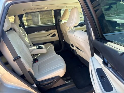 Used 2025 INFINITI QX60 Sensory w/ Vision Package image 24