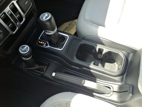 Used 2023 Jeep Wrangler Unlimited Sahara AWD/4WD image 29