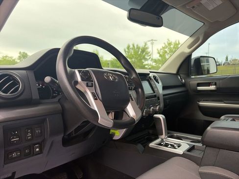Used 2018 Toyota Tundra SR5 w/ SR5 Upgrade Package AWD/4WD image 12