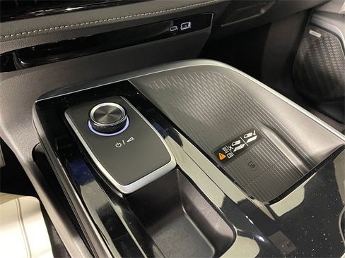 Used 2025 Buick Enclave Sport Touring w/ Super Cruise Package image 8