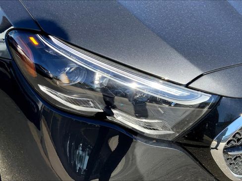 Used 2025 Mercedes-Benz E 350 4MATIC Sedan image 18