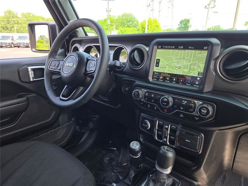Used 2023 Jeep Gladiator Sport AWD/4WD image 9