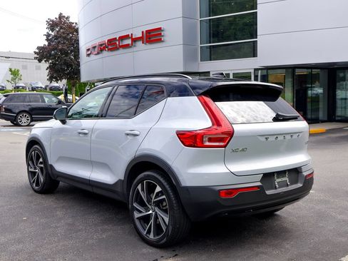 Used 2022 Volvo XC40 T5 R-Design w/ Advanced Package AWD/4WD image 3