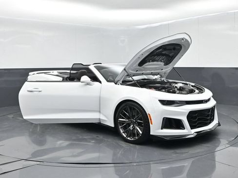 Used 2022 Chevrolet Camaro ZL1 RWD image 61