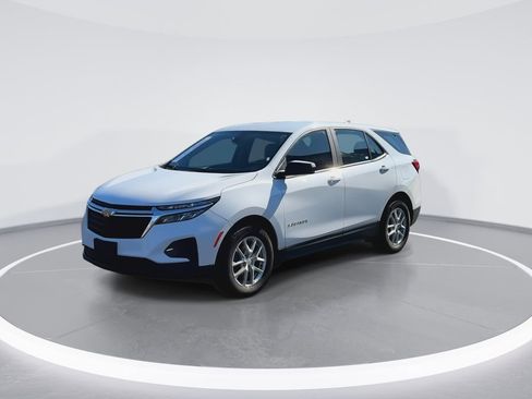 Used 2024 Chevrolet Equinox LS w/ LPO, Floor Liner Package image 4