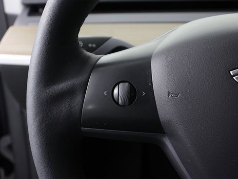 Used 2021 Tesla Model Y Long Range image 10