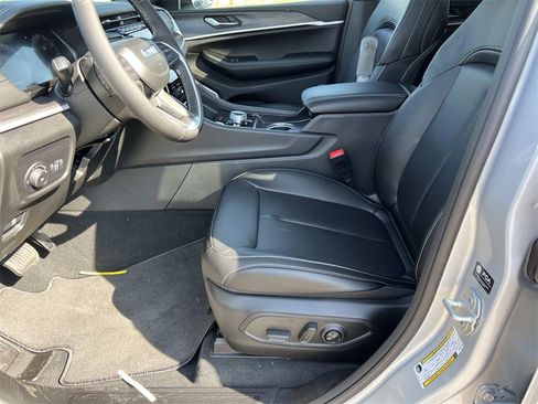 New 2025 Jeep Grand Cherokee Limited image 11