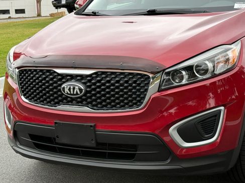 Used 2018 Kia Sorento FWD image 9