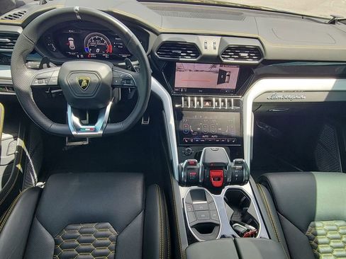 Used 2020 Lamborghini Urus image 18