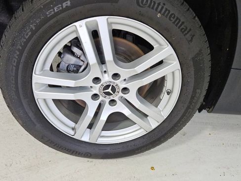 Used 2023 Mercedes-Benz GLB 250 4MATIC w/ Premium Package image 20