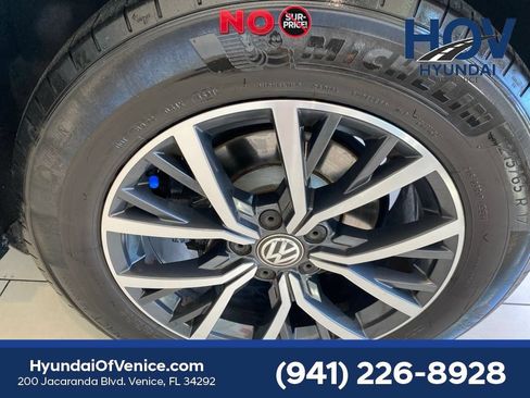 Used 2018 Volkswagen Tiguan SE AWD/4WD image 47