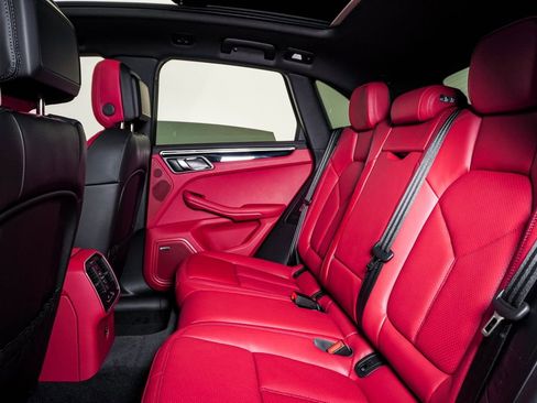 New 2026 Porsche Macan image 17