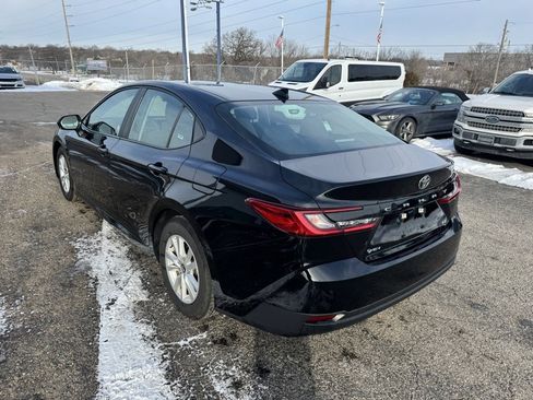 Used 2025 Toyota Camry LE image 5
