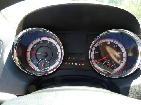 Used 2019 Dodge Grand Caravan SE w/ UConnect Hands-Free Group FWD image 24