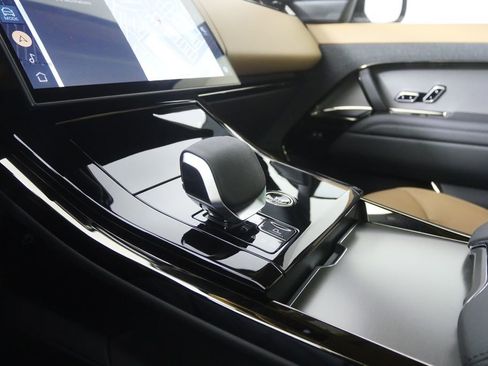 Used 2025 Land Rover Range Rover Sport Dynamic SE image 28