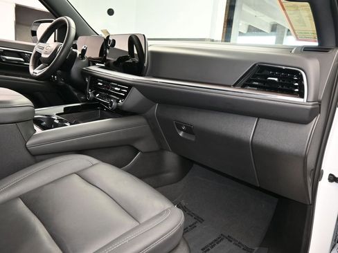 Used 2025 Chevrolet Suburban LT image 55