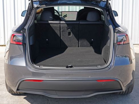 Used 2022 Tesla Model Y Performance image 10