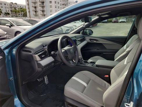 Used 2025 Toyota Camry SE image 10