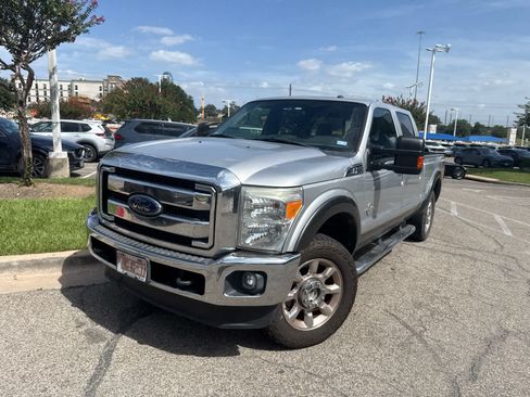 Used 2016 Ford F250 Lariat w/ Lariat Ultimate Package AWD/4WD image 2