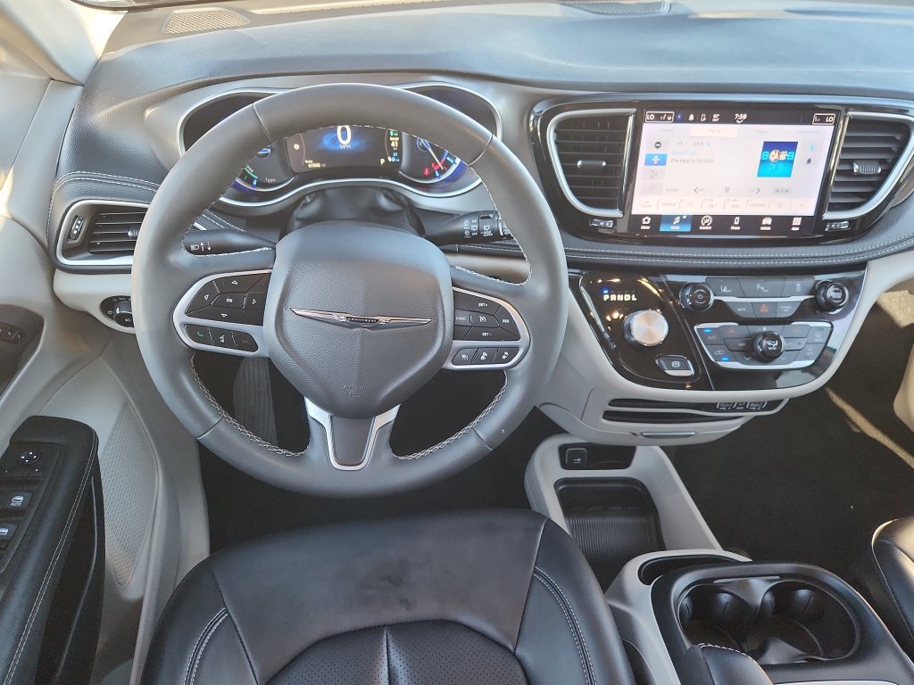 Used 2023 Chrysler Pacifica Touring-L FWD image 10