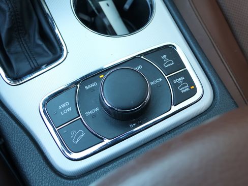 Used 2018 Jeep Grand Cherokee Summit w/ Platinum Series Group image 29