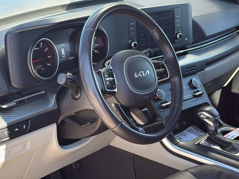Used 2024 Kia Carnival LX image 9