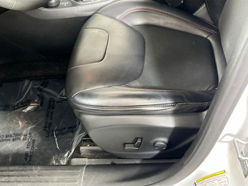 Used 2022 Jeep Cherokee Trailhawk w/ Sun, Sound & Nav Group image 19