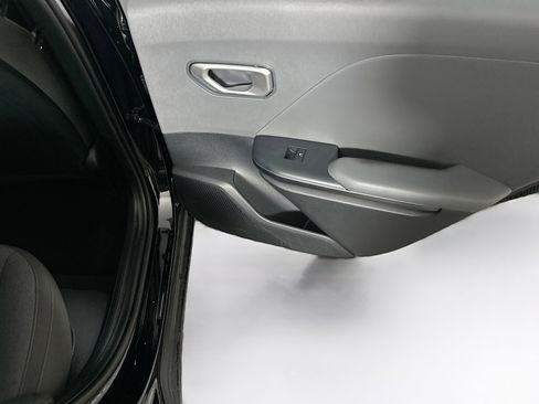 Used 2025 Kia K4 LXS image 27