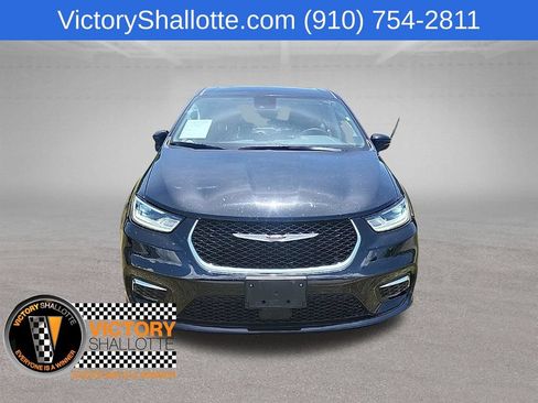 Certified 2024 Chrysler Pacifica Limited FWD image 3