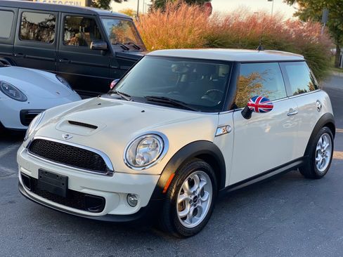 Used 2011 MINI Cooper S image 1