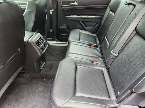 Used 2018 Volkswagen Atlas SEL AWD/4WD image 19