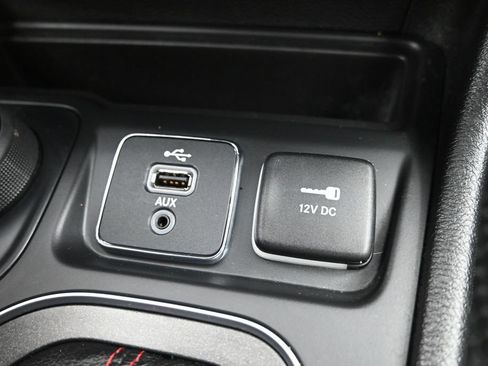 Used 2019 Jeep Cherokee Trailhawk w/ Comfort/Convenience Group AWD/4WD image 22