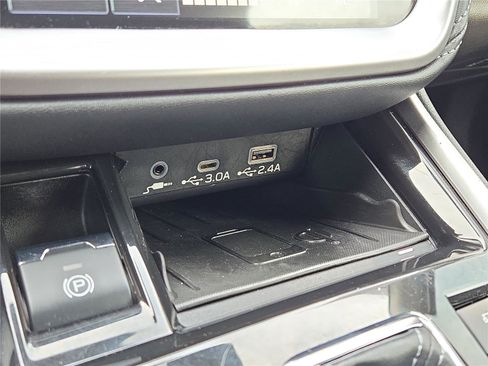 Used 2023 Subaru Outback Touring AWD/4WD image 8