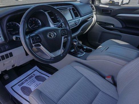 Certified 2019 Toyota Highlander Plus FWD image 15