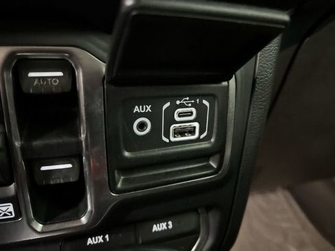Used 2018 Jeep Wrangler Unlimited Rubicon AWD/4WD image 35