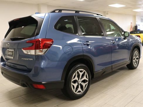 Used 2022 Subaru Forester Premium AWD/4WD image 6