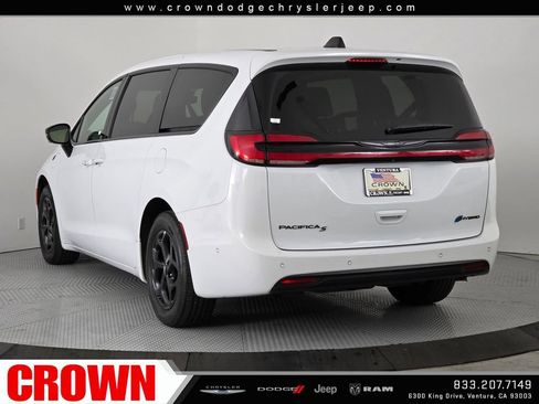 Used 2024 Chrysler Pacifica Limited FWD image 5