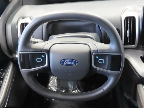 Used 2025 Ford Expedition Max Active AWD/4WD image 8